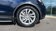 Land Rover Discovery 3.0 D300 S 5dr Auto Diesel Station Wagon